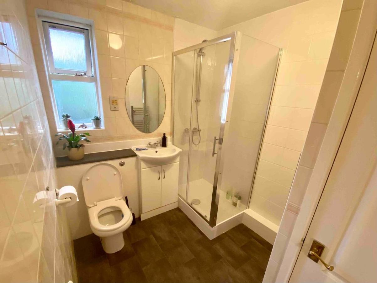 Bright And Comfortable Studio Apartment Londres Exterior foto
